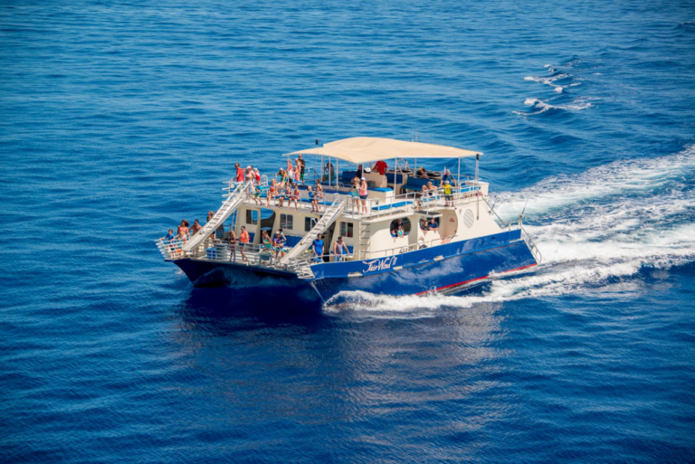 Kealakekua Bay Deluxe Morning Snorkel Cruise
