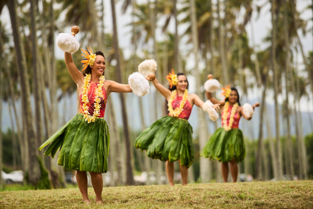 Luau Ka Hikina At Coconut Beach Resort