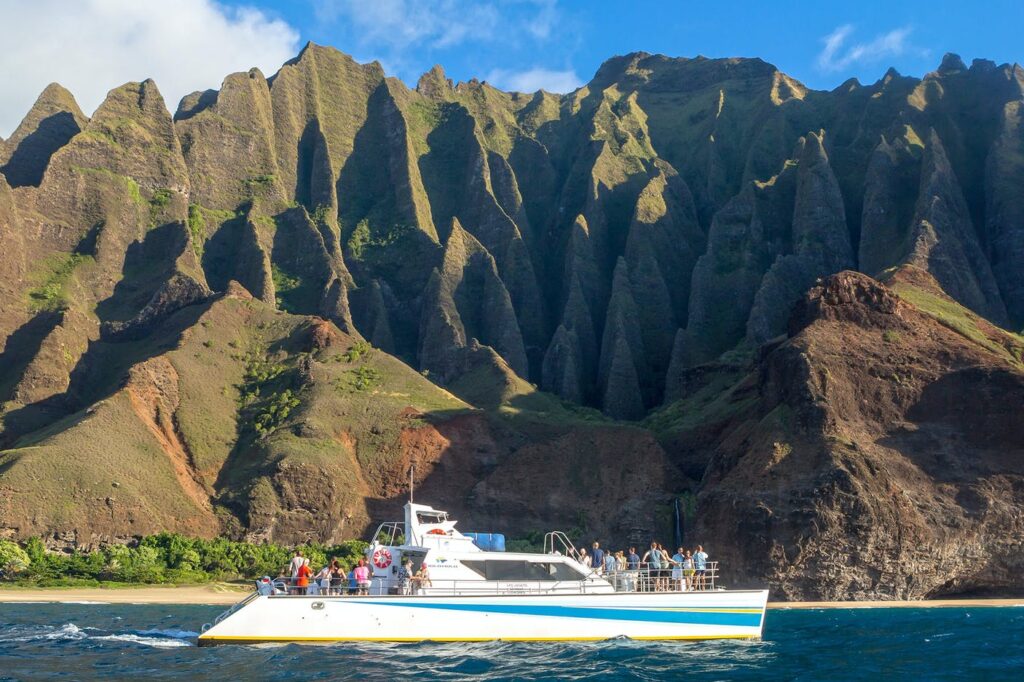 Na Pali Sunset Catamaran Dinner Cruise