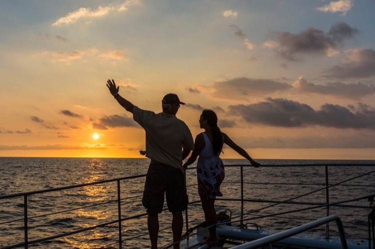 Sunset Sail & Manta Snorkel - Kona
