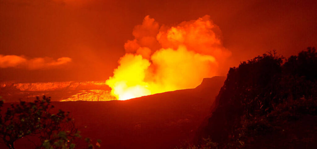 Hawaii Volcanoes National Park Tour & Hike